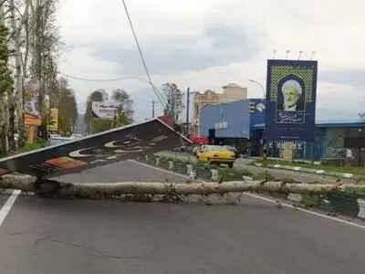 خسارت وزش شدید باد در ۵ شهرستان گیلان؛ وقوع ۴۱ حادثه در رشت