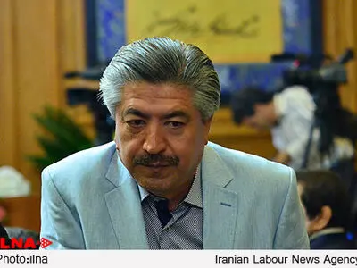 شهرداری درباره واگذاری زمین مترو به اشخاص حقیقی توضیح دهد