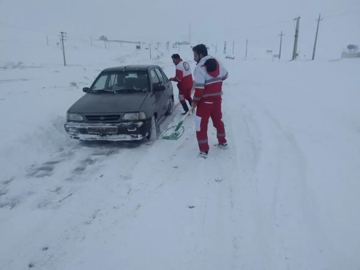 کمک رسانی هلال احمر مازندران به ۴۴۴ نفر حادثه دیده در برف مازندران