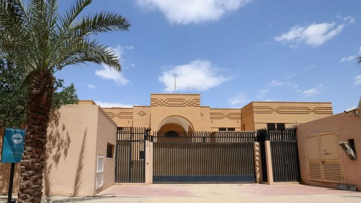 إعادة افتتاح السفارة الإیرانیة بالریاض
