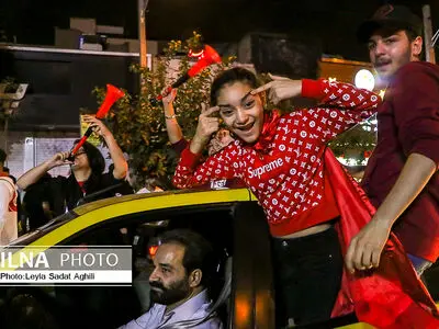 شادی هواداران پرسپولیس در خیابانهای کرونایی تهران