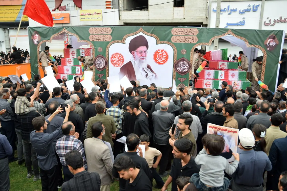 تشییع ٢١ شهید حادثه تروریستی ضدبشری آمریکا و اسرائیل در لامرد فارس/اعلام انزجار مردم لامرد از جنایت خونین آمریکا و اسرائیل