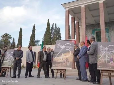 پوستر چهل و سومین جشنواره جهانی فیلم فجر رونمایی شد/ ۴۵ فیلم از ٣٠ کشور دنیا در شیراز به نمایش در می آید