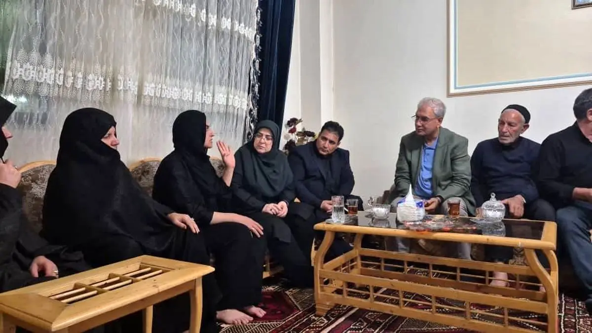 دیدار سخنگوی دولت و دستیار اجتماعی رئیسجمهور با خانواده مرحومه الهه حسیننژاد