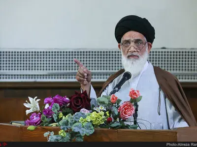 دشمن درصدد است که انتقام وقایع شگفت‌انگیز اخیر را بگیرد/ بهانه دست دشمنان ندهیم