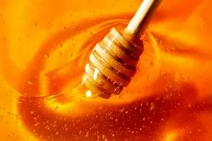یک قاشق عسل قبل از ورزش چه تأثیری بر بدن دارد؟ + اینفوگرافیک