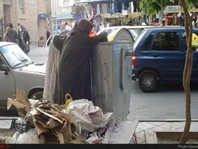 از خیاط‌خانه خیابان فردوسی تا سطل‌های زباله پایتخت/آدم‌هایی که برای نان درآوردن «مچاله» می‌شوند
