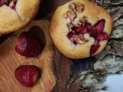 طرز تهیه کاپ کیک توت فرنگی