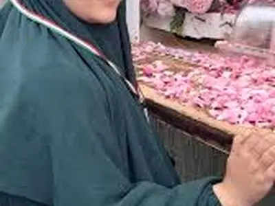 بستنی با طعم گل محمدی ایرانی در عربستان + فیلم