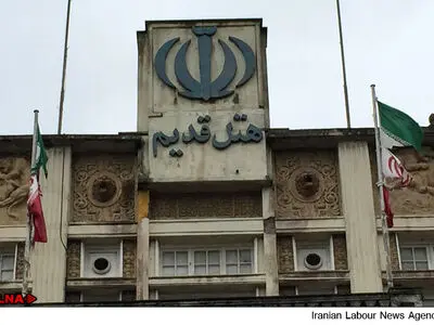 نصب پرچم‌های پاره هنگام برگزاری اجلاس بین المللی در هتل قدیم رامسر