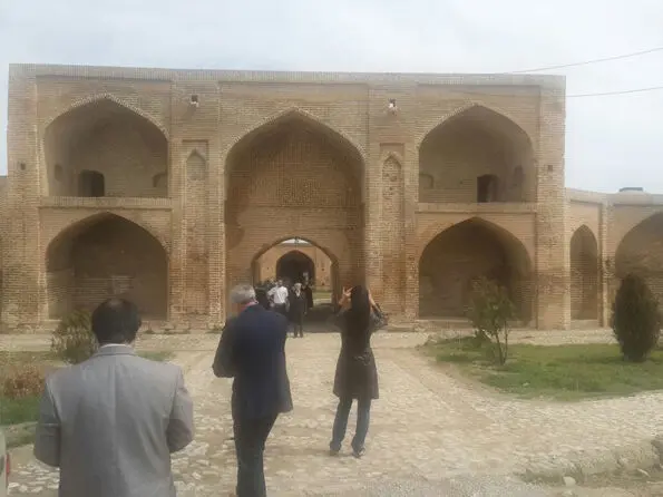 گزارش تصویری از مراحل آماده‌سازی کاروانسرای "ماهیدشت"  کرمانشاه 