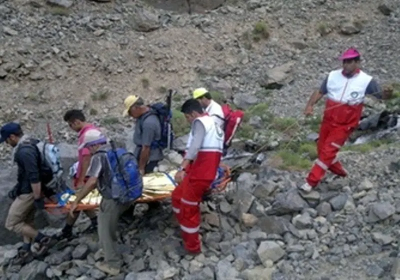 نجات جان بانوی کوهنورد حادثه دیده در ارتفاعات شیرکوه
