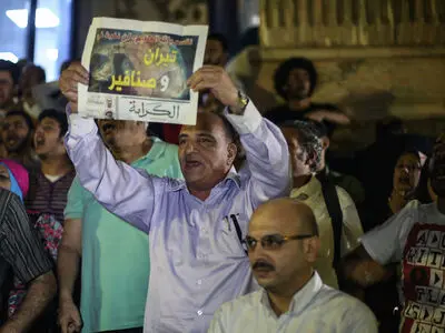 برخورد پلیس مصر با تظاهرکنندگان معترض به واگذاری جزایر