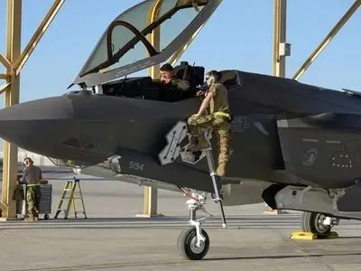 إدارة بایدن تجمد صفقات الأسلحة للسعودیة والإمارات 