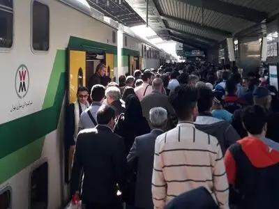 تغییر زمان حرکت قطارها به حالت روزهای تعطیل اشتباه بود/ به عنوان نماینده مردم از شهروندان عذرخواهی می‌کنم