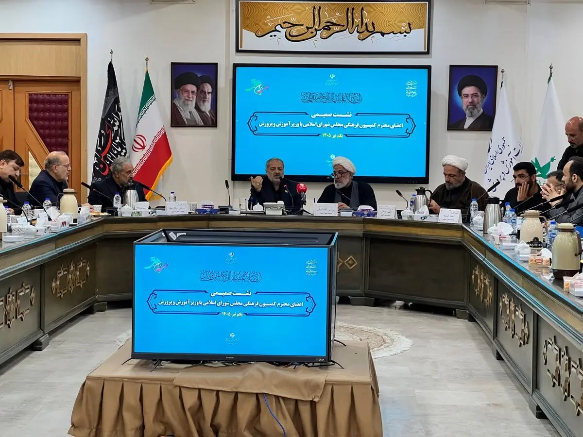 نشست اعضای کمیسیون فرهنگی مجلس با کاظمی
