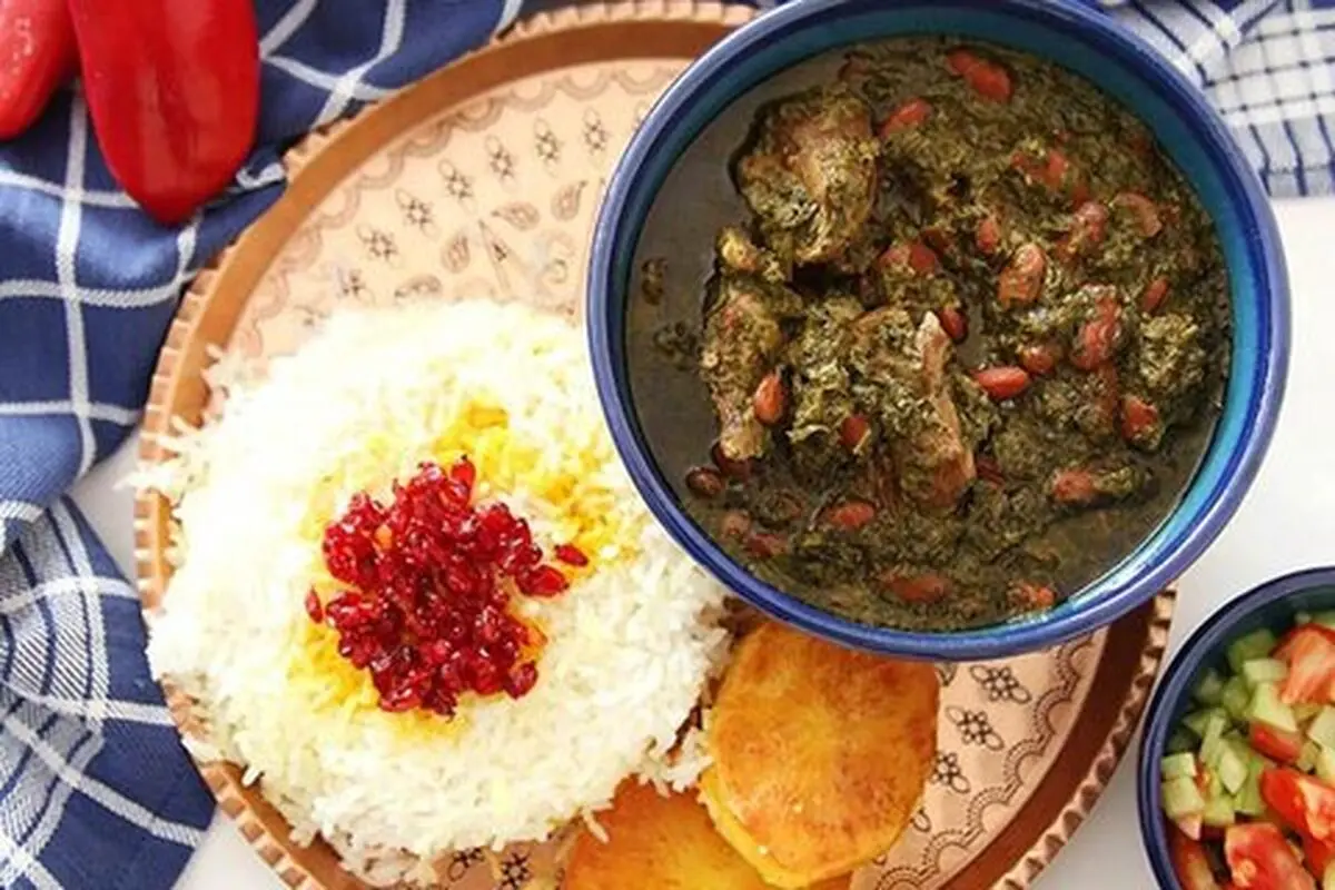 طرز تهیه قورمه سبزی با مرغ