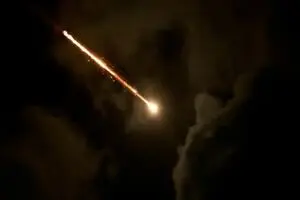 حمله موشکی یمنی‌ها به فلسطین اشغالی / توقف پروازها در فرودگاه بن‌گوریون