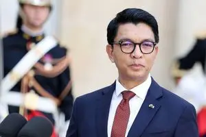 رئیس‌جمهور ماداگاسکار این کشور را ترک کرد