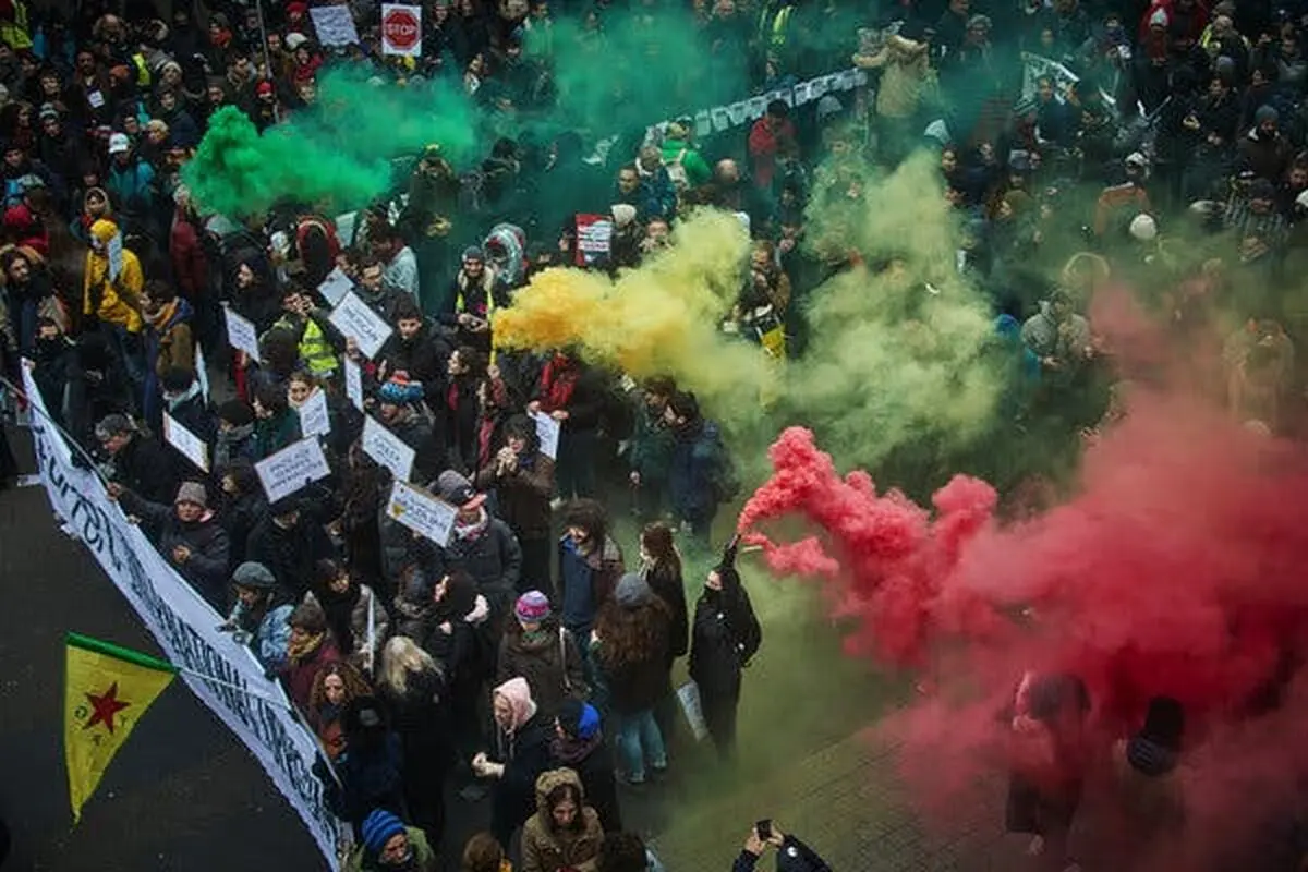 Iranian citizens advised to delay visits to France