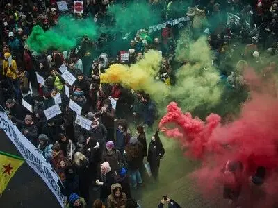Iranian citizens advised to delay visits to France