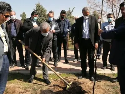 آئین کاشت دو هزار اصله درخت به یاد شهدای صنعتگر