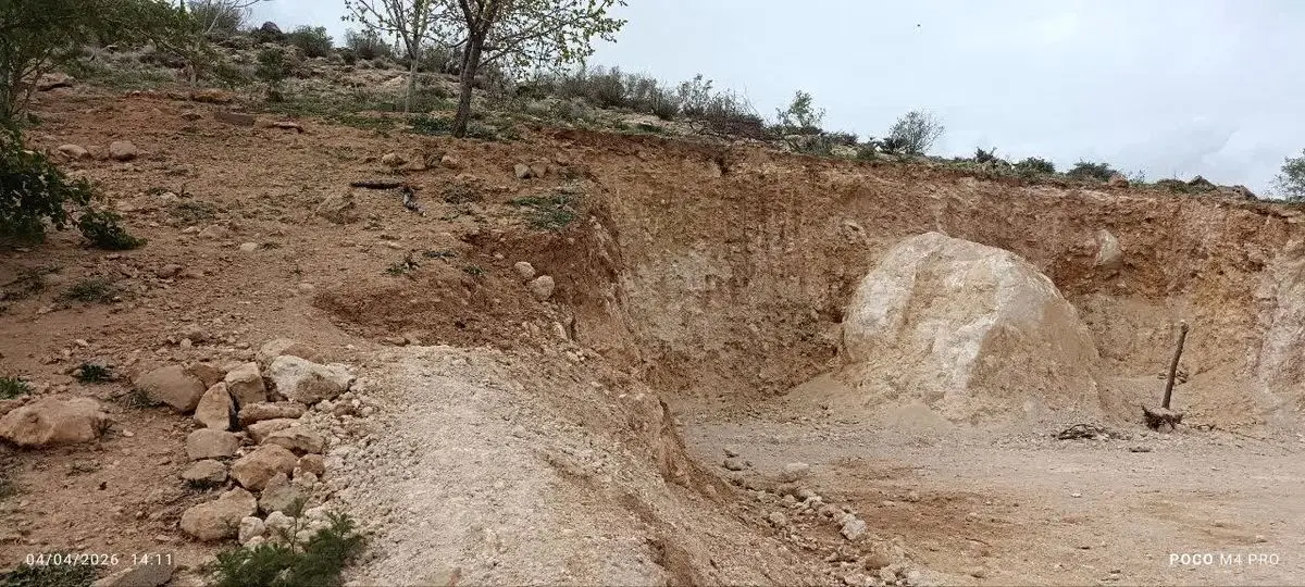 توقیف بیل‌مکانیکی و دستگیری ۵ متخلف تخریب اراضی ملی در مرودشت