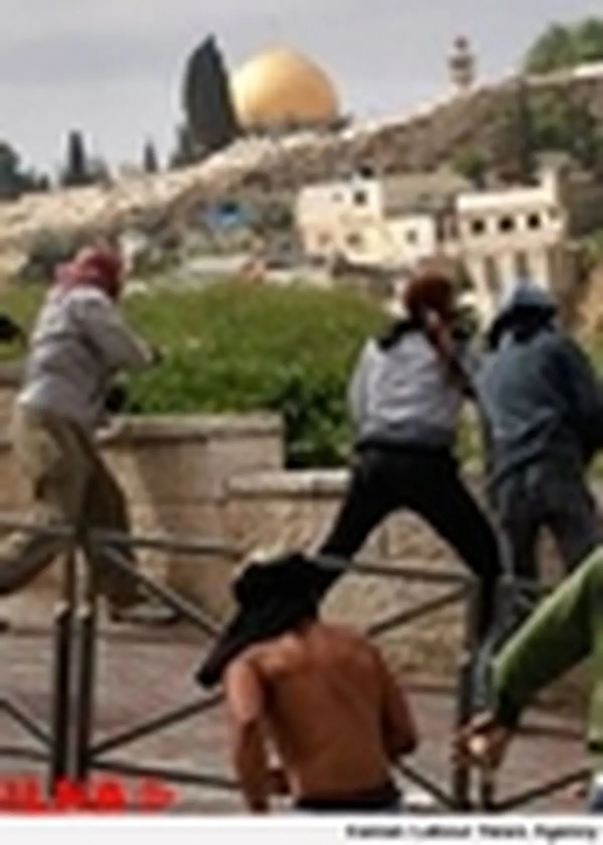 ۲۰ فلسطینی در حمله صهیونیست‌ها به مسجدالاقصی زخمی شدند