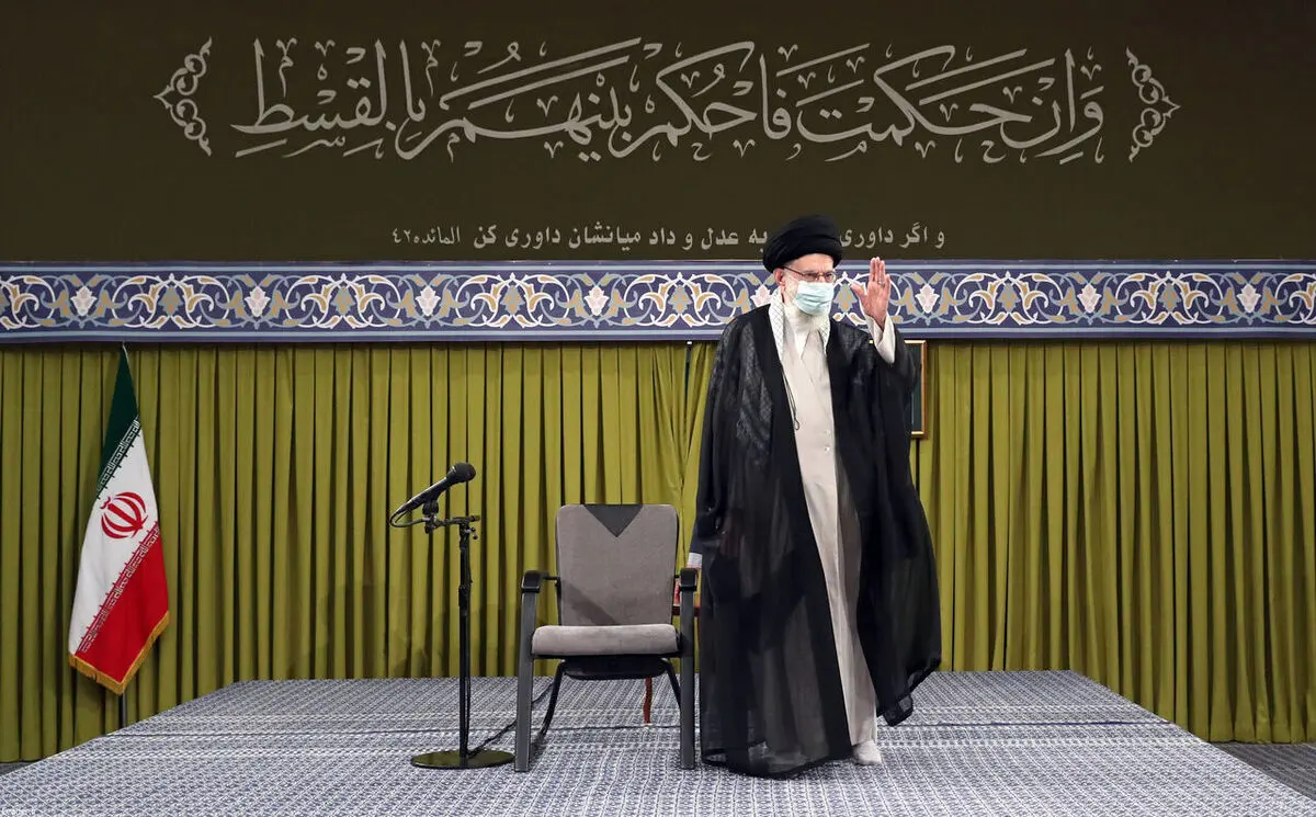 في لقاء رئیس ومسؤولی السلطة القضائیة: قائد الثورة: حمایة الأمن النفسي للمجتمع من قضایا إعادة الحقوق العامة