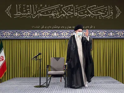 في لقاء رئیس ومسؤولی السلطة القضائیة: قائد الثورة: حمایة الأمن النفسي للمجتمع من قضایا إعادة الحقوق العامة