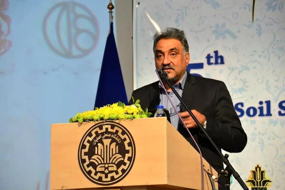 آموزش متناسب با نیازهای بازار کار و توسعه علمی باشد