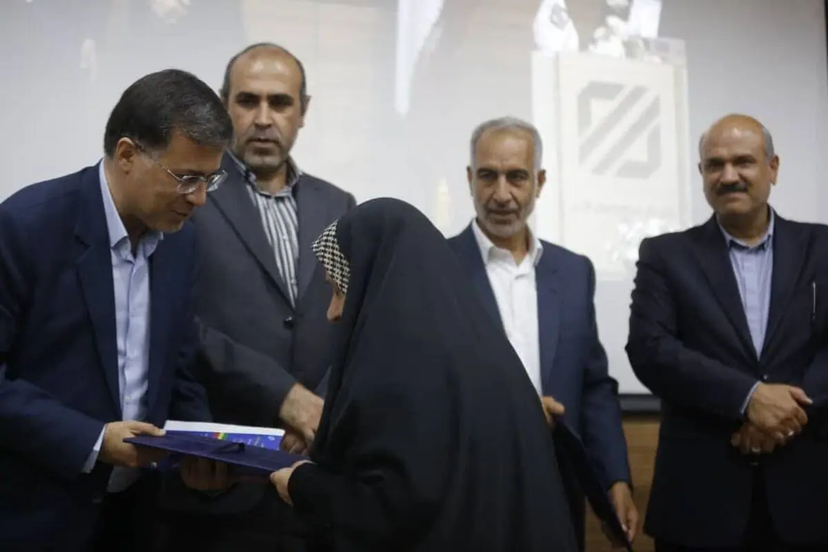 گمرکات کشور ستون فقرات تجارت و ضامن آرامش روانی جامعه‌اند