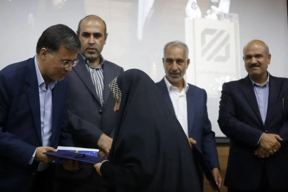 گمرکات کشور ستون فقرات تجارت و ضامن آرامش روانی جامعهاند