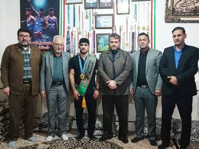 مدیرکل کار خوزستان از سعید اسماعیلی قهرمان المپیک تقدیر کرد