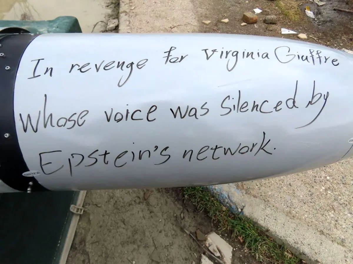 موشک‌ها و پهپادهایی که به یاد قربانیان پرونده اپستین شلیک می‌شوند