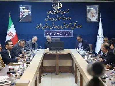 مدارس باید پایگاه نشاط، امید و فعالیت‌های فرهنگی محلات باشند