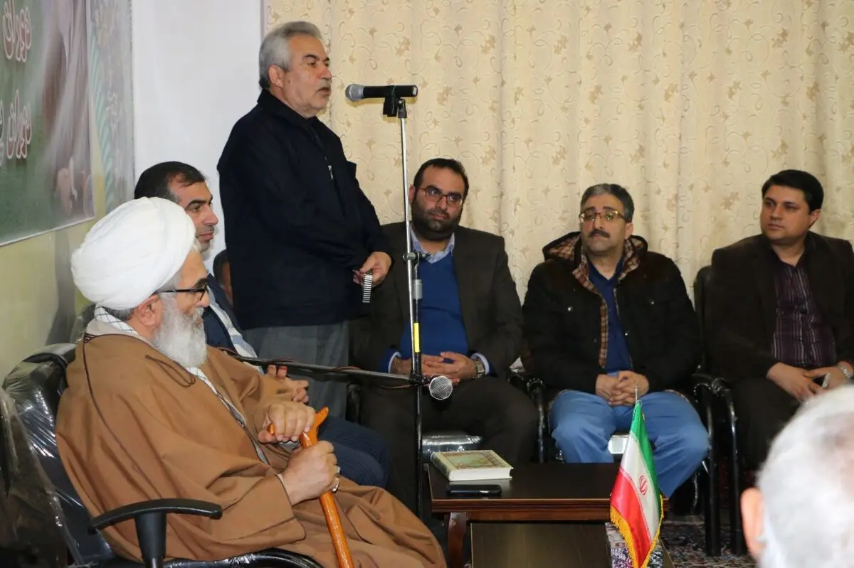 کارگران با تمامی مشکلات معیشتی پای آرمان های انقلاب ایستاده اند