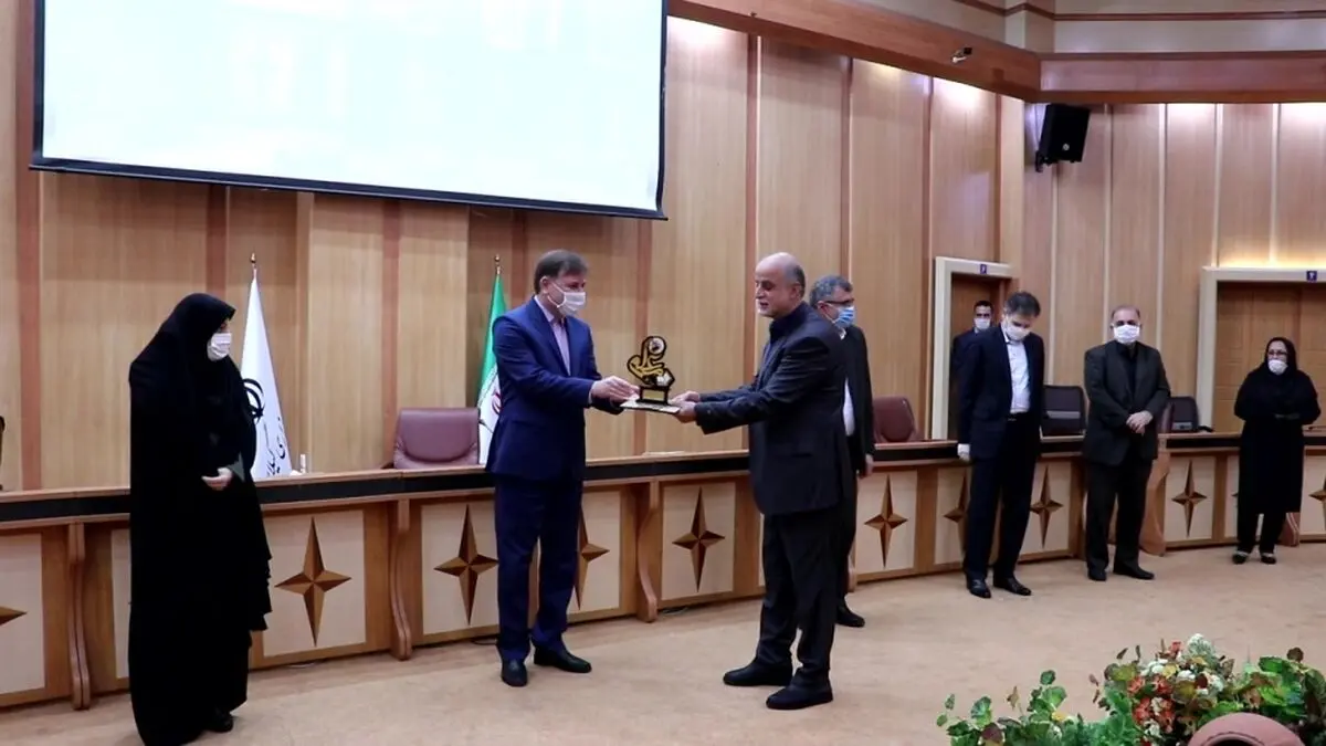 قدرشناسی استاندار گیلان از معلمان برتر بویژه معلم وظیفه‌شناس آستارایی 