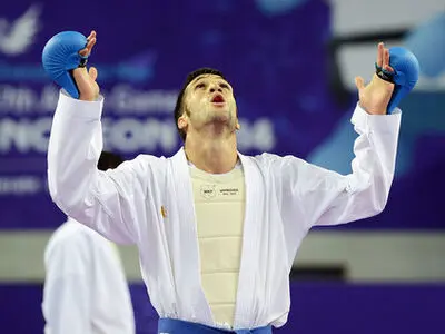 اللاعب الإیرانی "امیر مهدی زاده" یتوج ببطولة الکاراتیه العالمیة