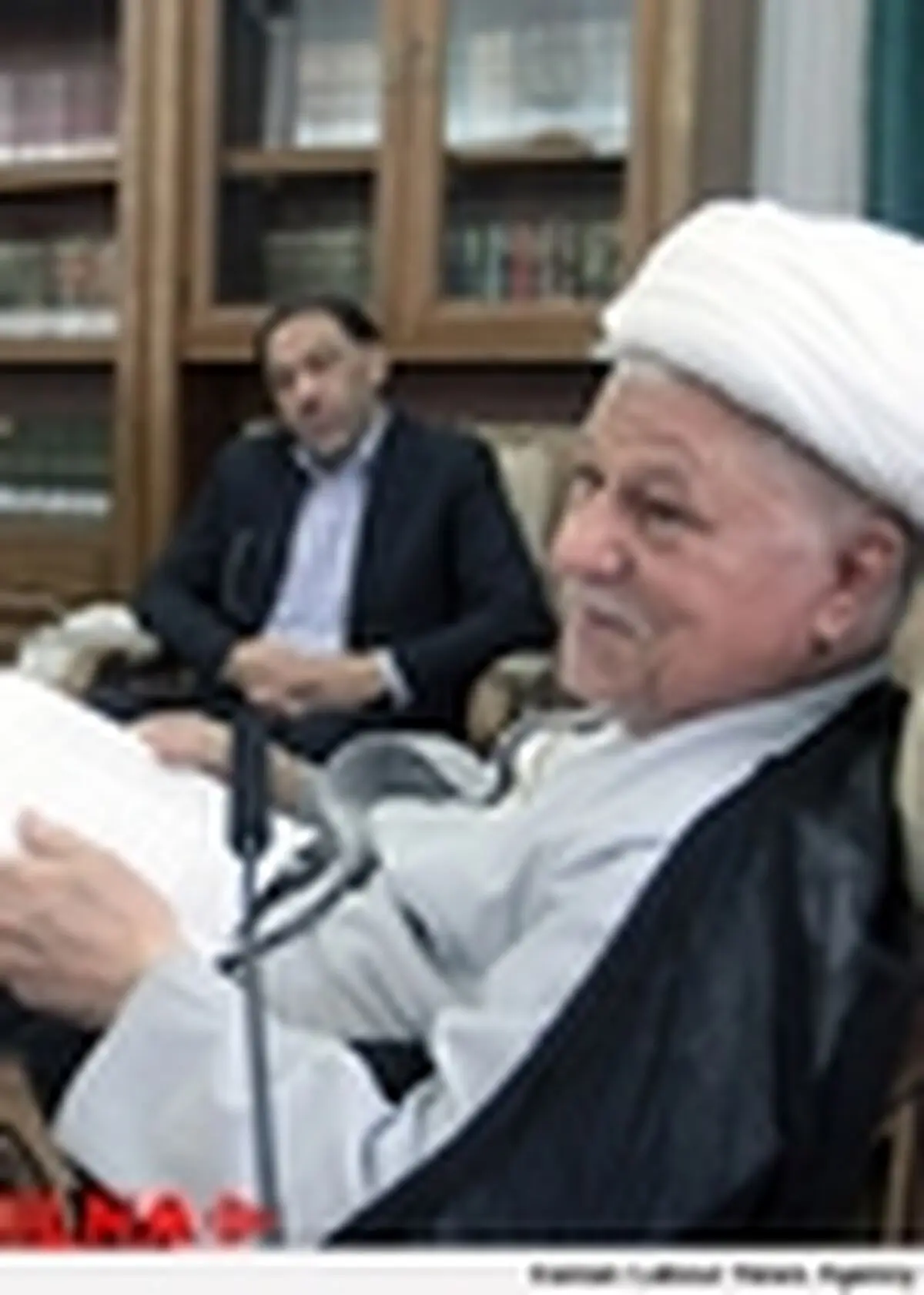 اقتصاد مقاومتی کشیدن سیم خاردارهای سیاسی و نظامی در مرزهای جغرافیایی و عقیدتی نیست