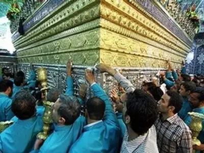 حرم حضرت معصومه(س) غبارروبی شد