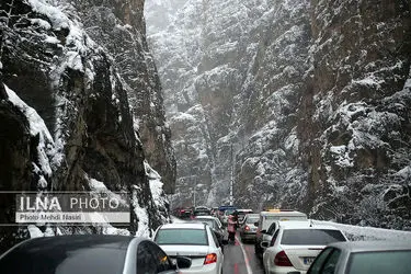 بارش برف در ارتفاعات جاده چالوس، هراز و فیروزکوه 