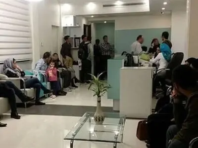 کار سخت منشی‌های پزشکان، بدون بیمه و با دستمزد ناچیز