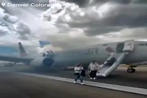 آتش‌سوزی در هواپیمای بوئینگ ٧٣٧ مکس آمریکا در فرودگاه دنور + فیلم