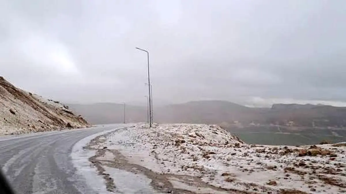 آغاز بارش برف در گردنه چری؛ مسافران احتیاط کنند