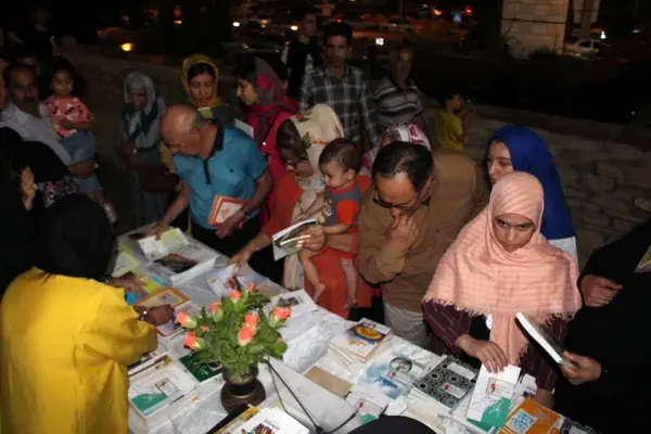 ارتقای فرهنگ مطالعه کتاب ضروری است / توزیع 11 هزار و 700 جلد کتاب بین مردم در مناطق مختلف شیراز