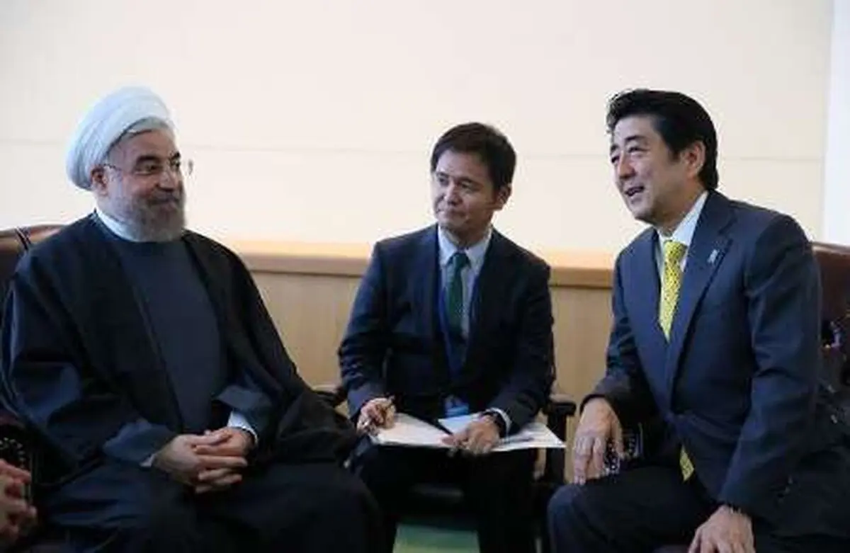 روحانی یجتمع برئیس الوزراء الیابانی فی جاکرتا