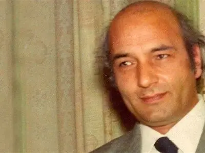 فهم مبتذل از شریعتی او را تا حد ضدیت با فلسفه پایین کشید/ ایرانی‌ها هرقدر از جامعه دست بکشند روز به روز وضعیت بدتری خواهند داشت/ نمی‌توان در جامعه‌ فاسد زندگی کرد ولی دنبال صلاح و نجات بود