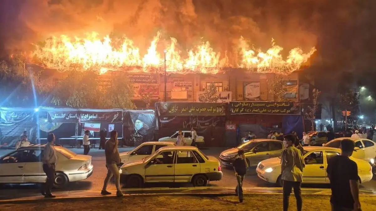 آتش‌سوزی گسترده در مغازه‌های اطراف میدان شهرداری گرگان/ حضور مسئولان قضایی استان در محل حادثه و دستور دستورات قضایی