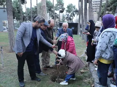 نماد صلح و دوستی در نیاوران کاشته شد
